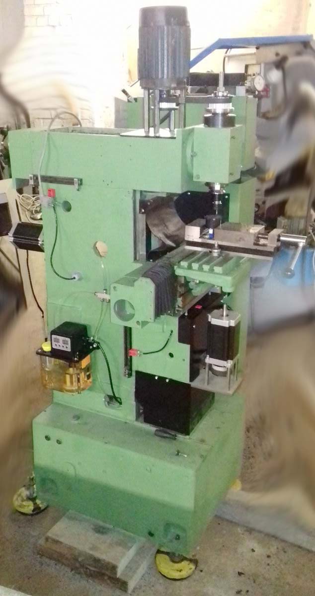 Загальний вигляд  широкоуніверсального фрезерного верстата 6712